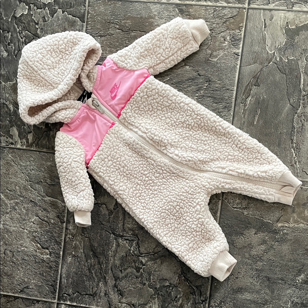 NIKE Sherpa Fleece Cozy Baby Hooded Zipper Closure Footie - Cream & Pink